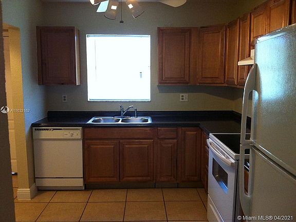 3rd image of 2832 Fillmore St APT 21