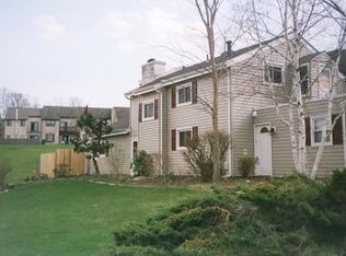 49 Country Club Dr, Florida, NY 10921