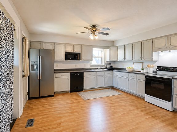 2nd image of 2954 Martha St #1