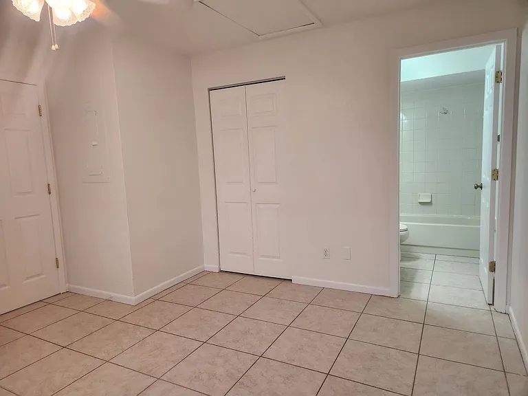 1623 SW Santa Barbara Pl — Photo 10