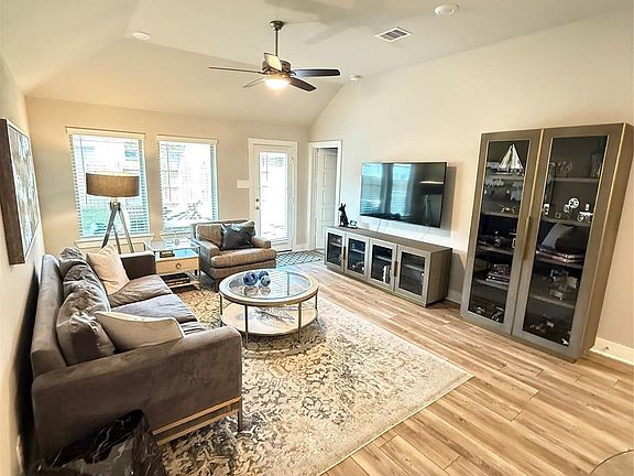 5th image of 10542 Preserve Way