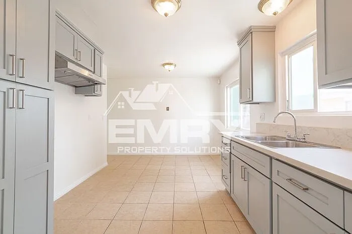 3 bed, 2.5 bath, $3,500 — Photo 3