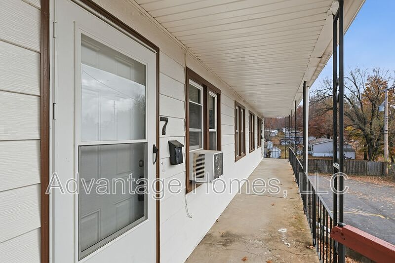 1st image of 1007 N Scott Ave #7