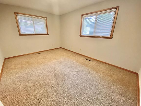 3rd image of 1268 Snelling Ave N Floor 1