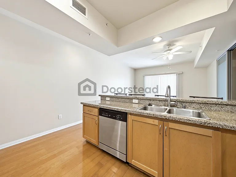 450 J St #5101 — Photo 21