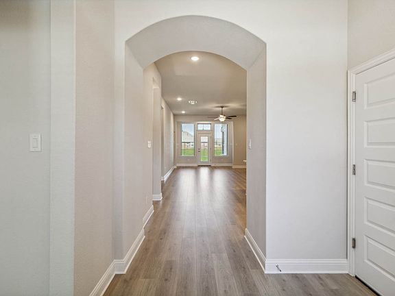 4th image of 710 Majestic Oak Ln