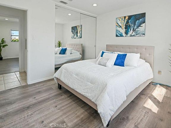 3rd image of 2440 W Gramercy Ave