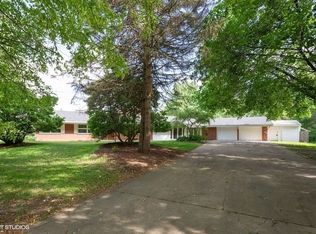 10 Talismon Dr, Crystal Lake, IL 60012