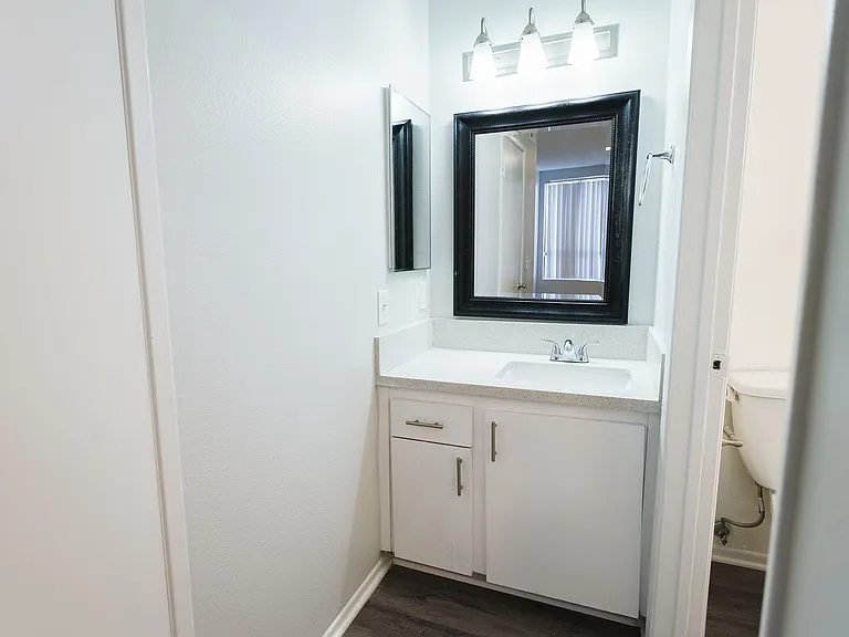 6310 Sylmar Ave — Photo 33