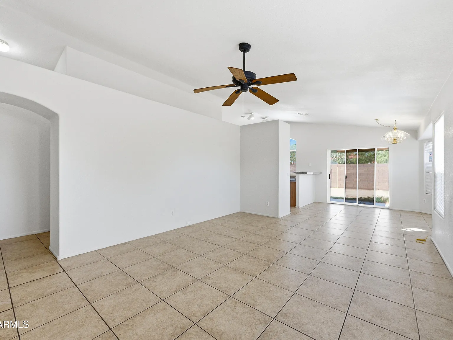 3 bed, 2.0 bath, 1261 sqft, $2,195 — Photo 2