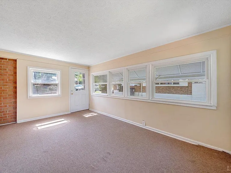 405 Oakland Cir — Photo 11