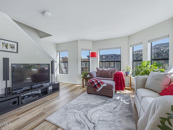 4th image of 216 Main St Unit R-313
