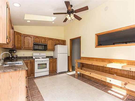 4th image of 49 Curt Blvd