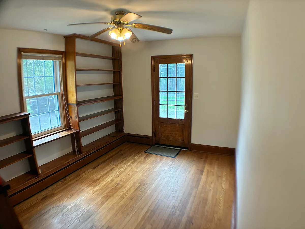 Building Photo - 15801 Trenton Rd