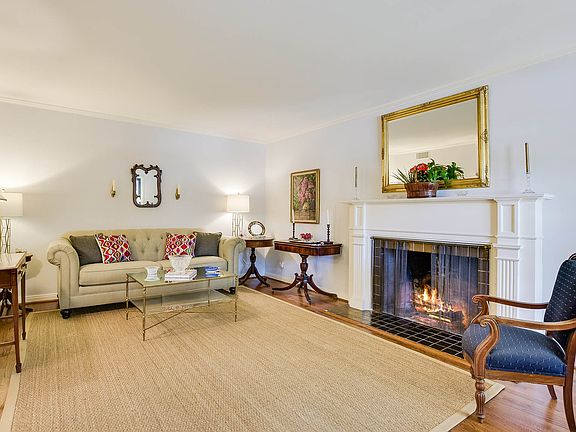 4th image of 135 Ivy Ln