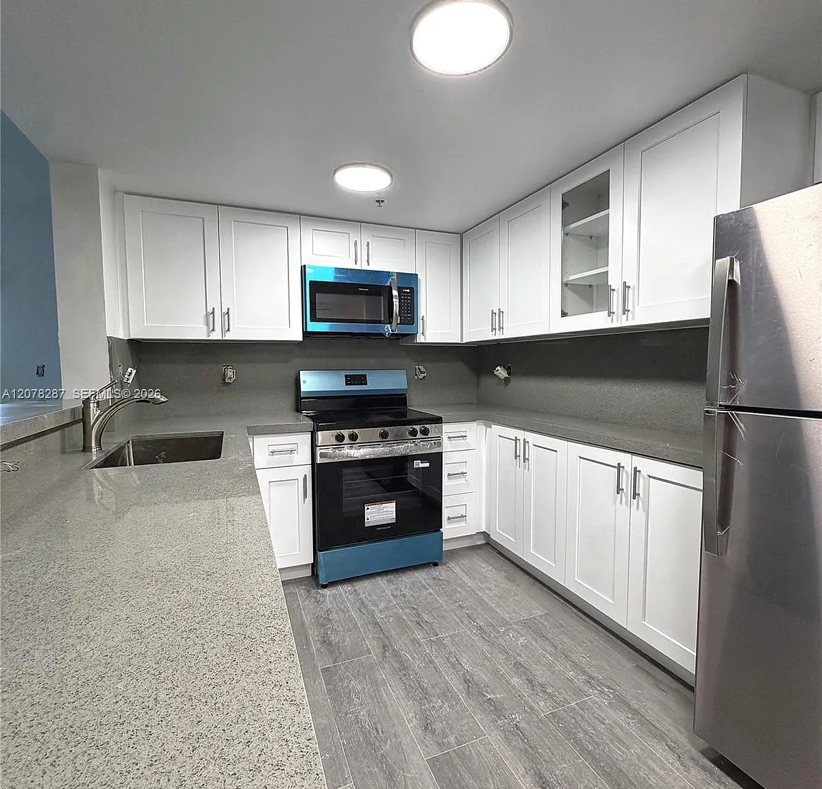 The Douglas Residence Con — Photo 3
