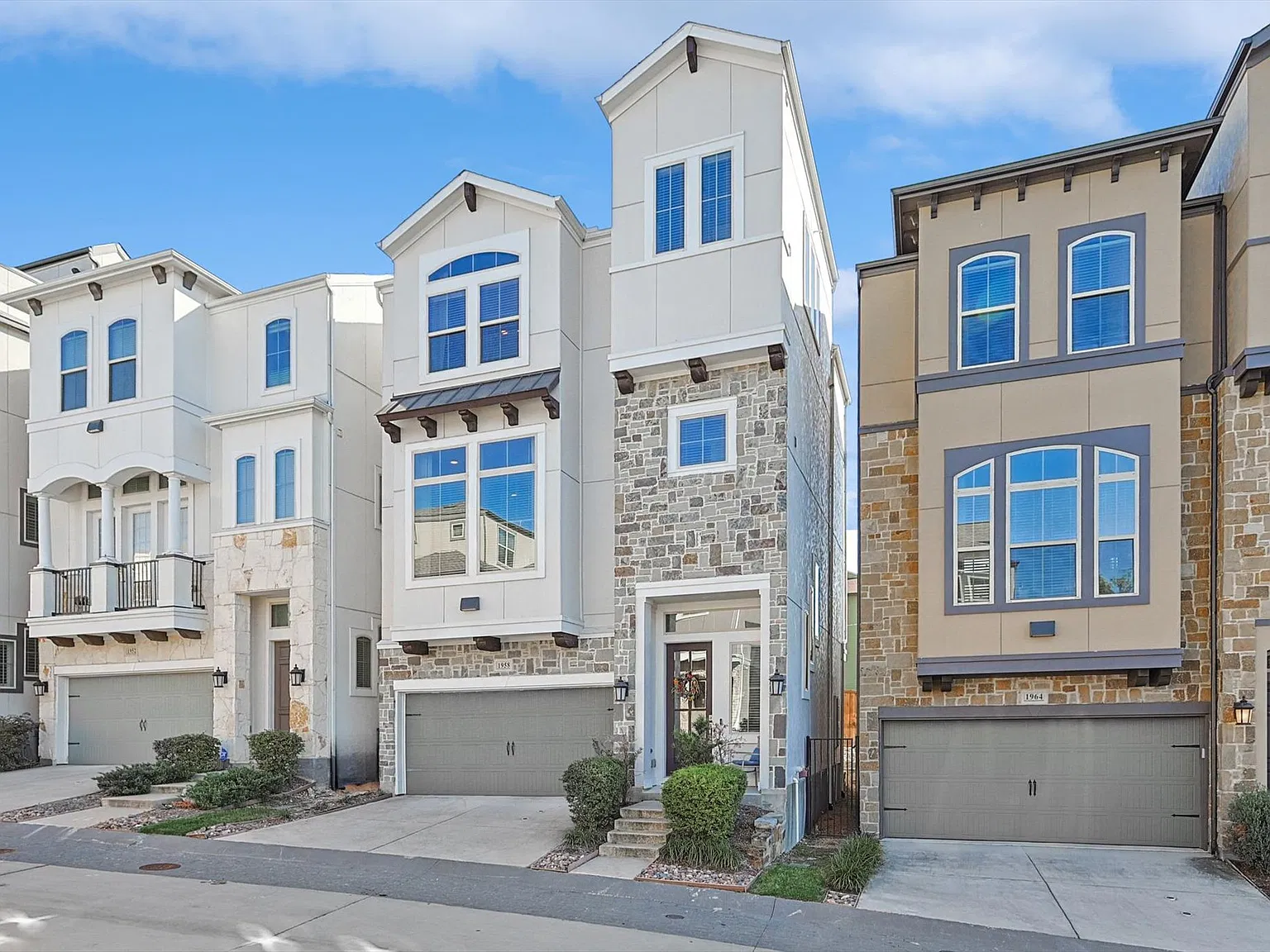3 bed, 3.5 bath, 2000 sqft, $3,700 — Photo 1