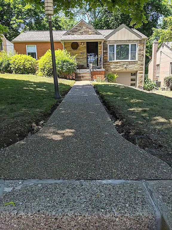 1056 Shady Ave photo 1