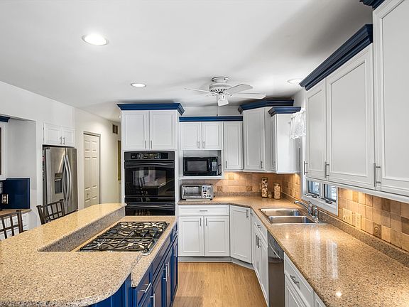 5th image of 13 Brook Ridge Rd