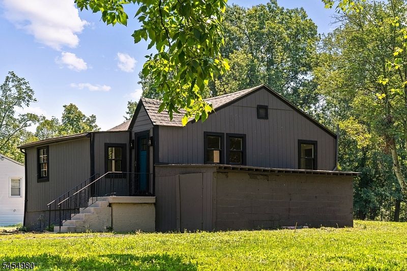 1st image of 107 Oak Grove Rd