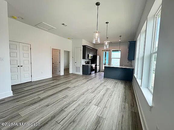 4th image of 300 Seminary Dr #14