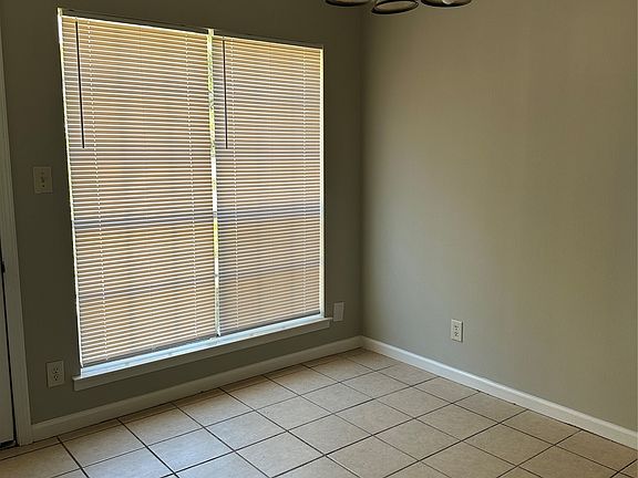 2nd image of 2609 Sheffield Ct