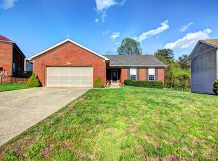 8701 Hidden Grove Pl, Louisville, KY 40291
