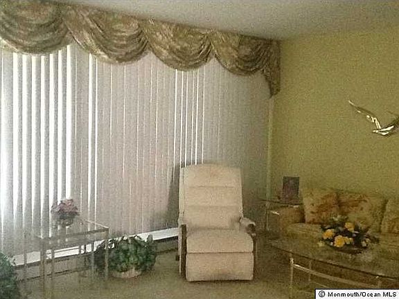 5th image of 261C Huntington Dr