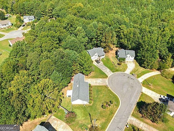 4th image of 63 Fairview Gln