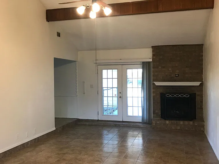 2107 Quail Run #A — Photo 8