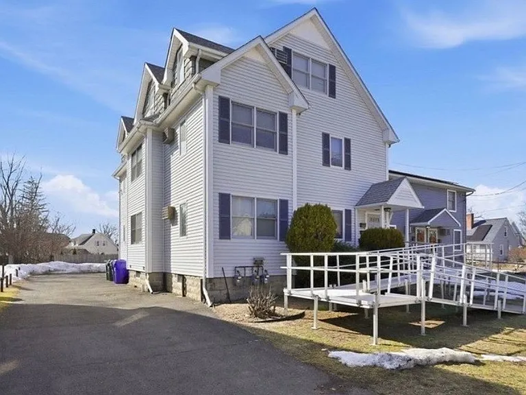 892 Saint James Ave #3 — Photo 2