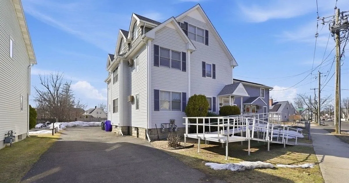 Building Photo - 892 Saint James Ave #3