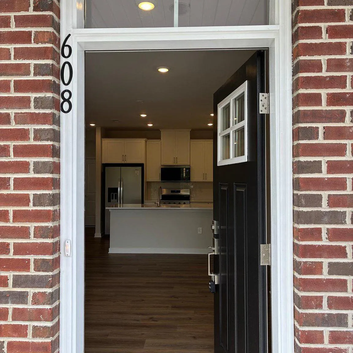 2 bed, 2.5 bath, 1700 sqft, $2,650 — Photo 2