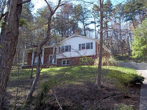 3rd image of 623 Wimbish Dr