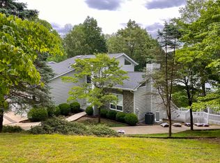 350 Little Fawn Ln, La Follette, TN 37766