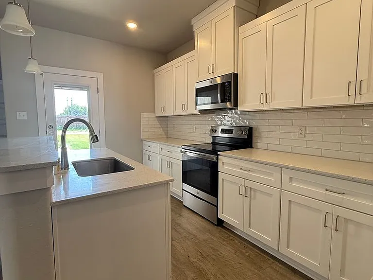 640 The Cottages Dr — Photo 15