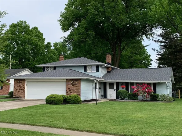 13585 Pineview Ct, Middleburg Heights, OH 44130