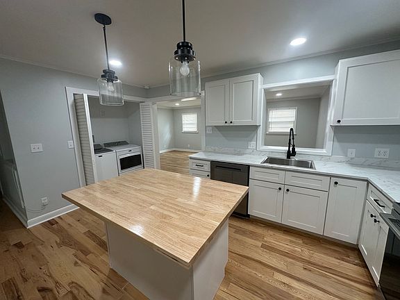 3rd image of 406 N Kerr Ave #A