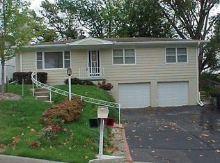 13 Circle Dr, Council Bluffs, IA 51503