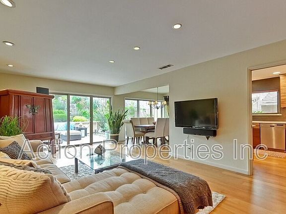 4th image of 15 Chicory Ln