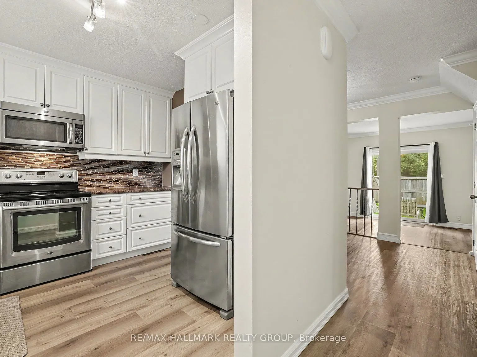 3 bed, $2,400 — Photo 3