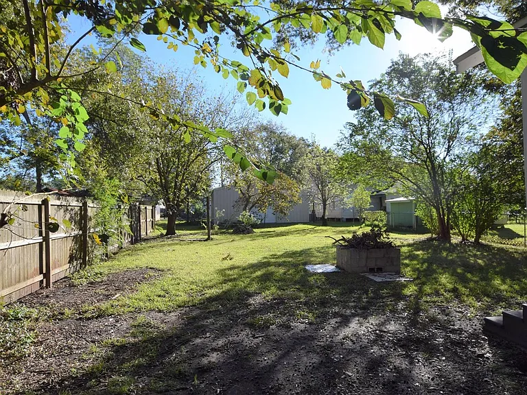 1112 S Crocker St — Photo 3