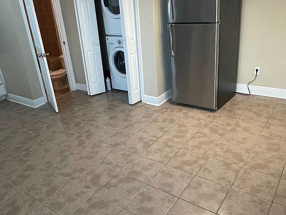 3rd image of 2311 Baronne St #B