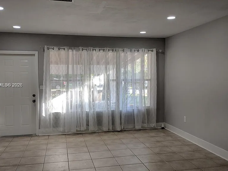 6461 Evans St — Photo 3