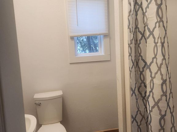 5th image of 405 Lincoln Ave