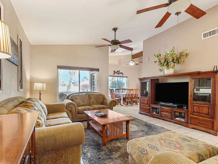 43260 Silktree Ln — Photo 2