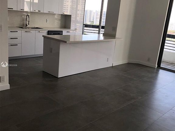 3rd image of 19101 NE 36th Ct APT 2702