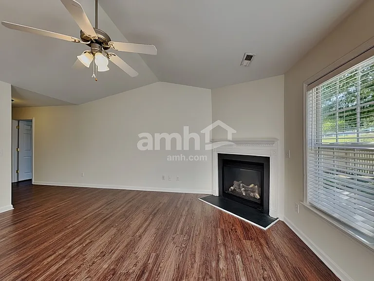1867 Longmont Dr — Photo 8