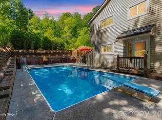 33 Lovers Loop Rd, Asheville, NC 28803