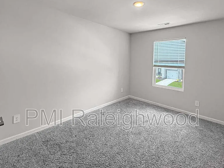 671 Rolling Fields Dr — Photo 15